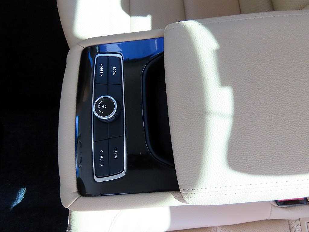 Kia K7 — photo 15