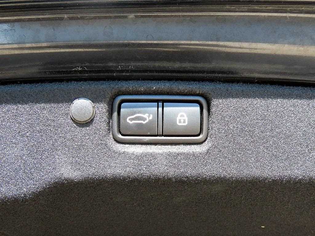 Kia K7 — photo 16