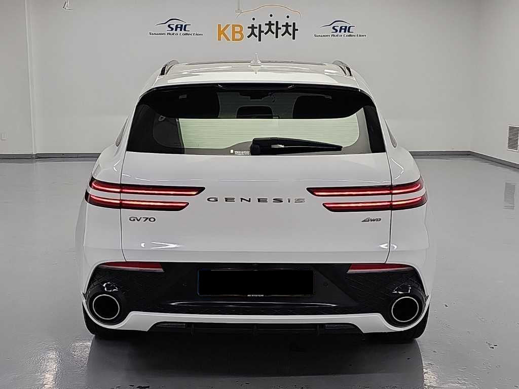 Genesis GV70 — photo 04