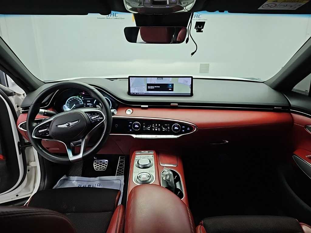 Genesis GV70 — photo 08