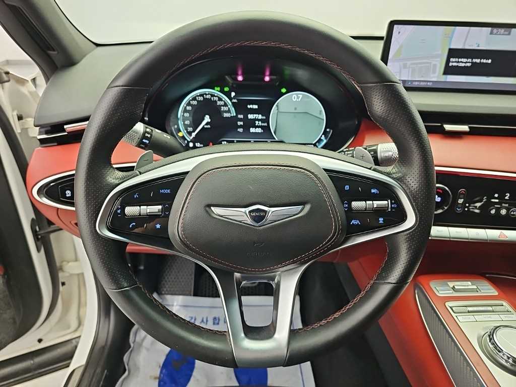Genesis GV70 — photo 10