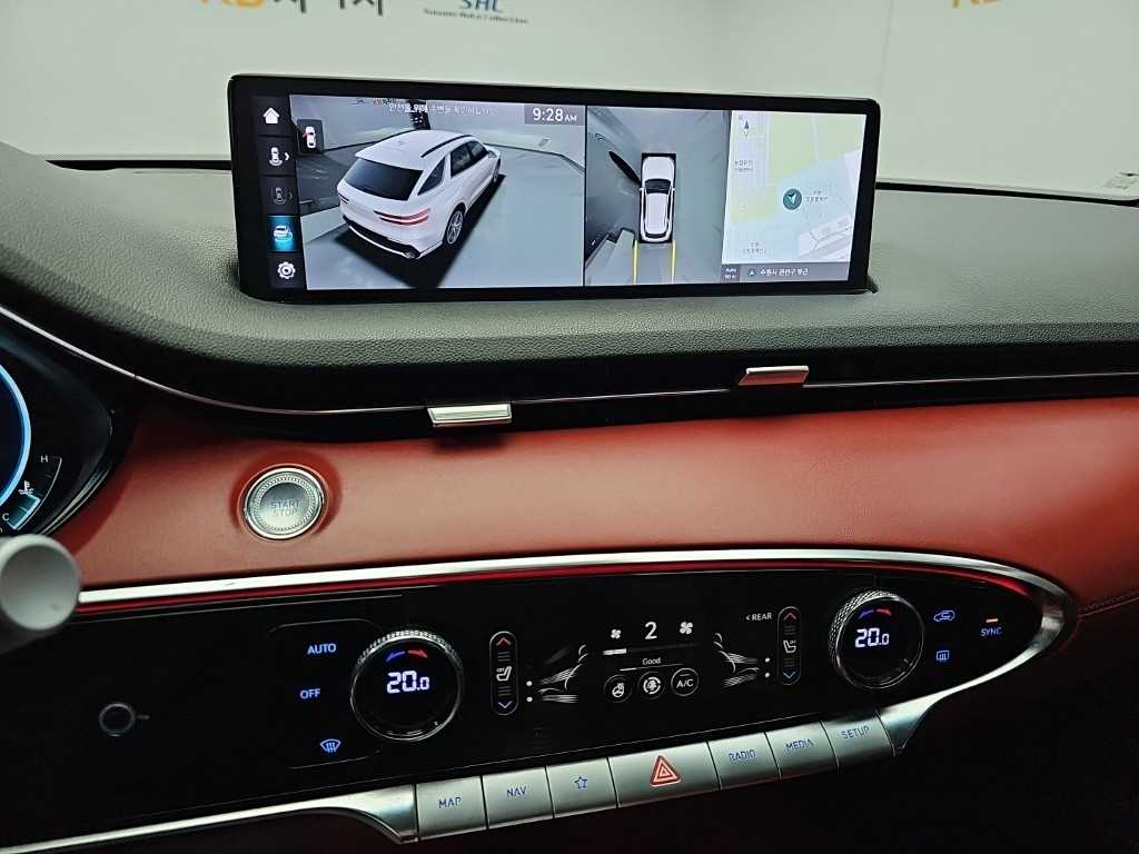 Genesis GV70 — photo 11