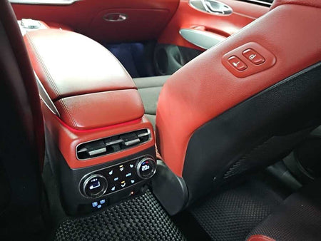 Genesis GV70 — photo 13