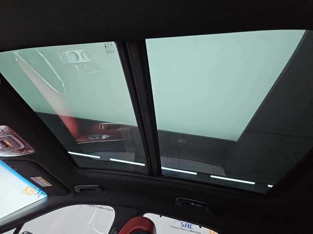 Genesis GV70 — photo 14