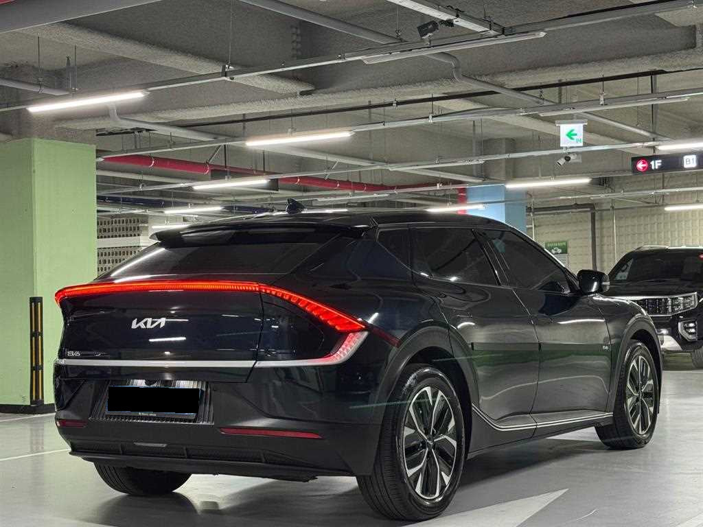 Kia EV6 — photo 03