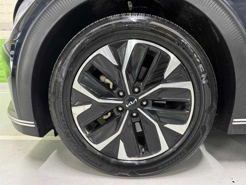 Kia EV6 — photo 18