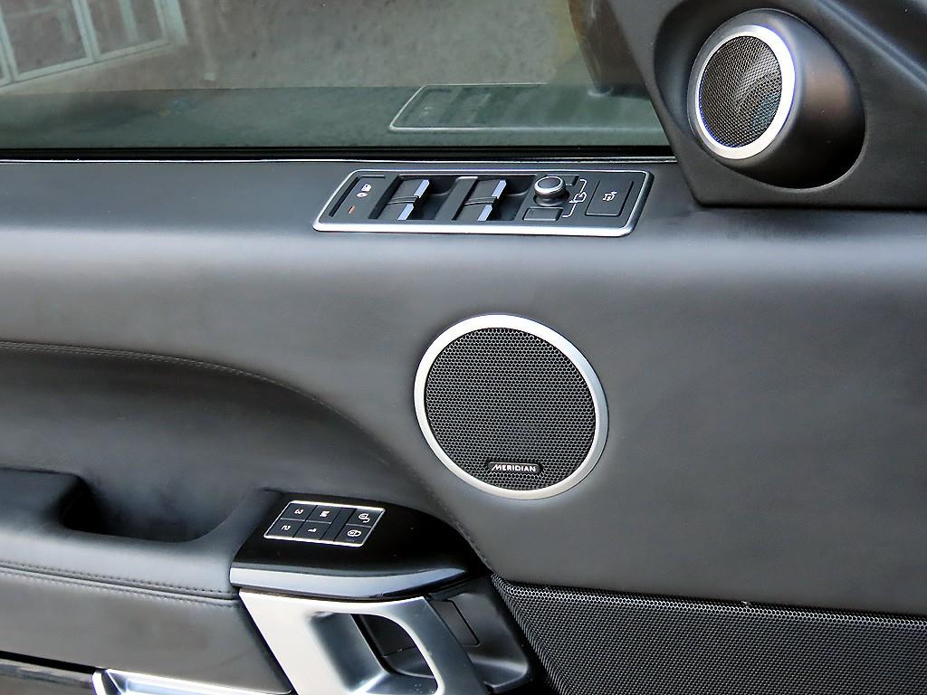 Land Rover Range Rover — photo 11