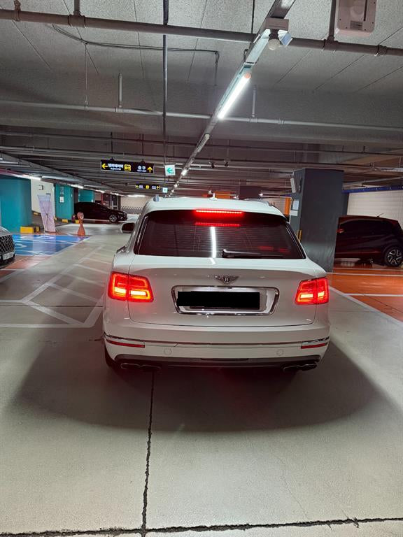 Bentley Bentayga — photo 01