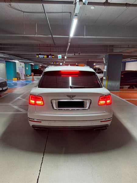 Bentley Bentayga — photo 02
