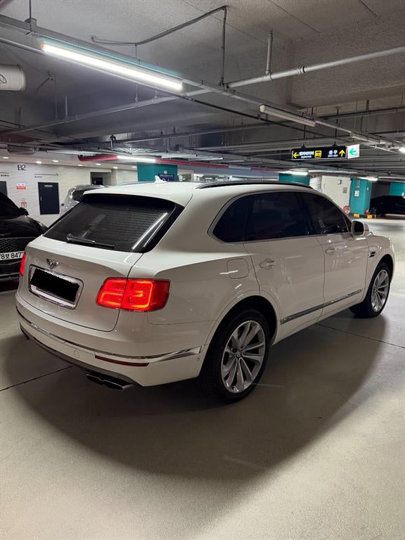 Bentley Bentayga — photo 06