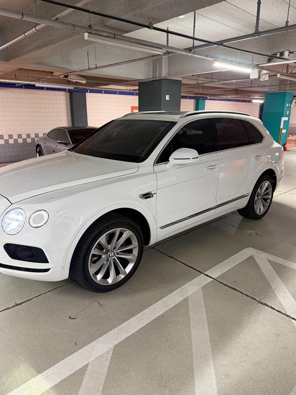 Bentley Bentayga — photo 07