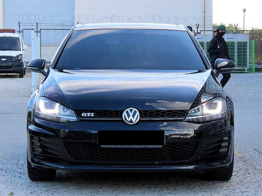 Volkswagen Golf — photo 01