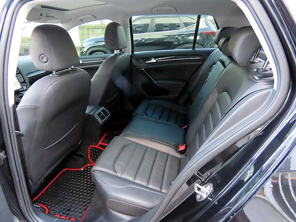 Volkswagen Golf — photo 06