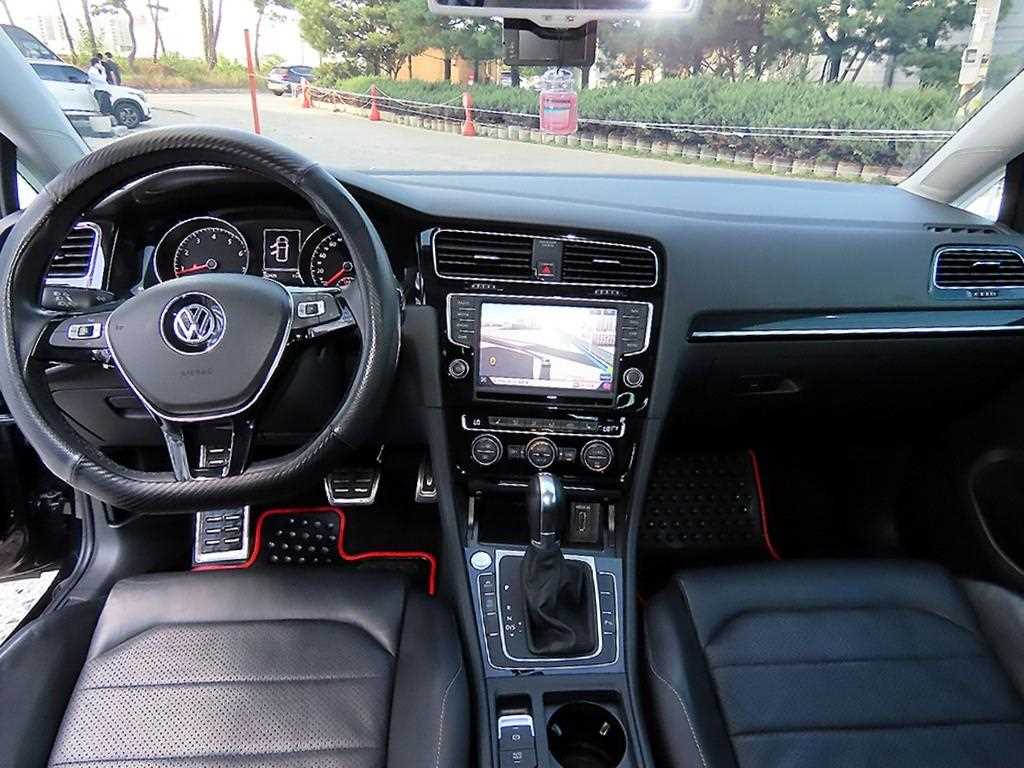 Volkswagen Golf — photo 07