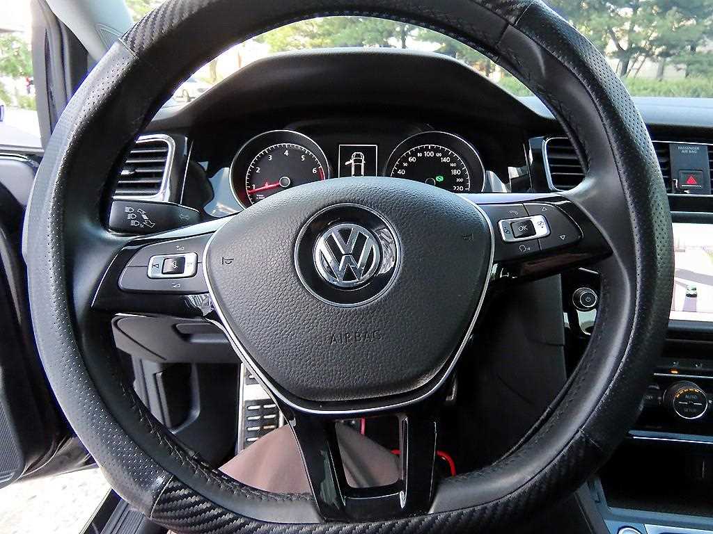 Volkswagen Golf — photo 08