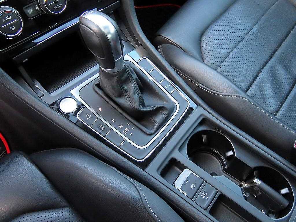Volkswagen Golf — photo 10
