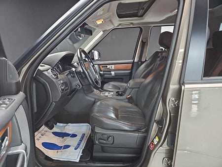 Land Rover Discovery — photo 11