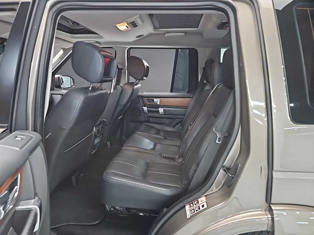 Land Rover Discovery — photo 12