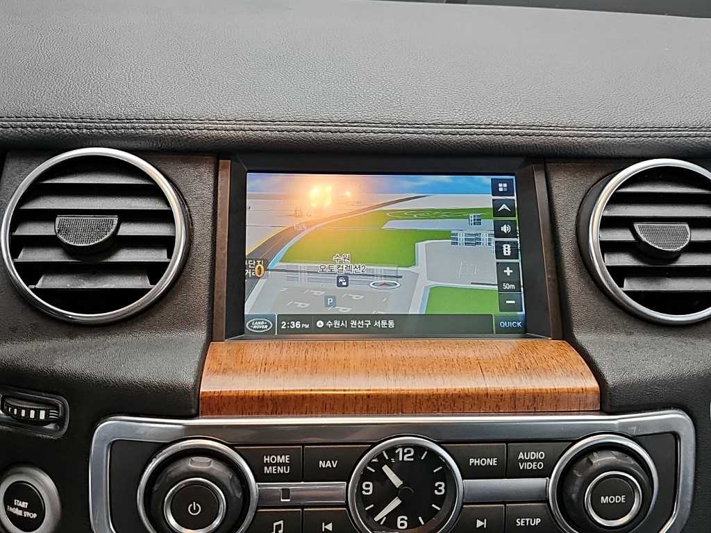 Land Rover Discovery — photo 15