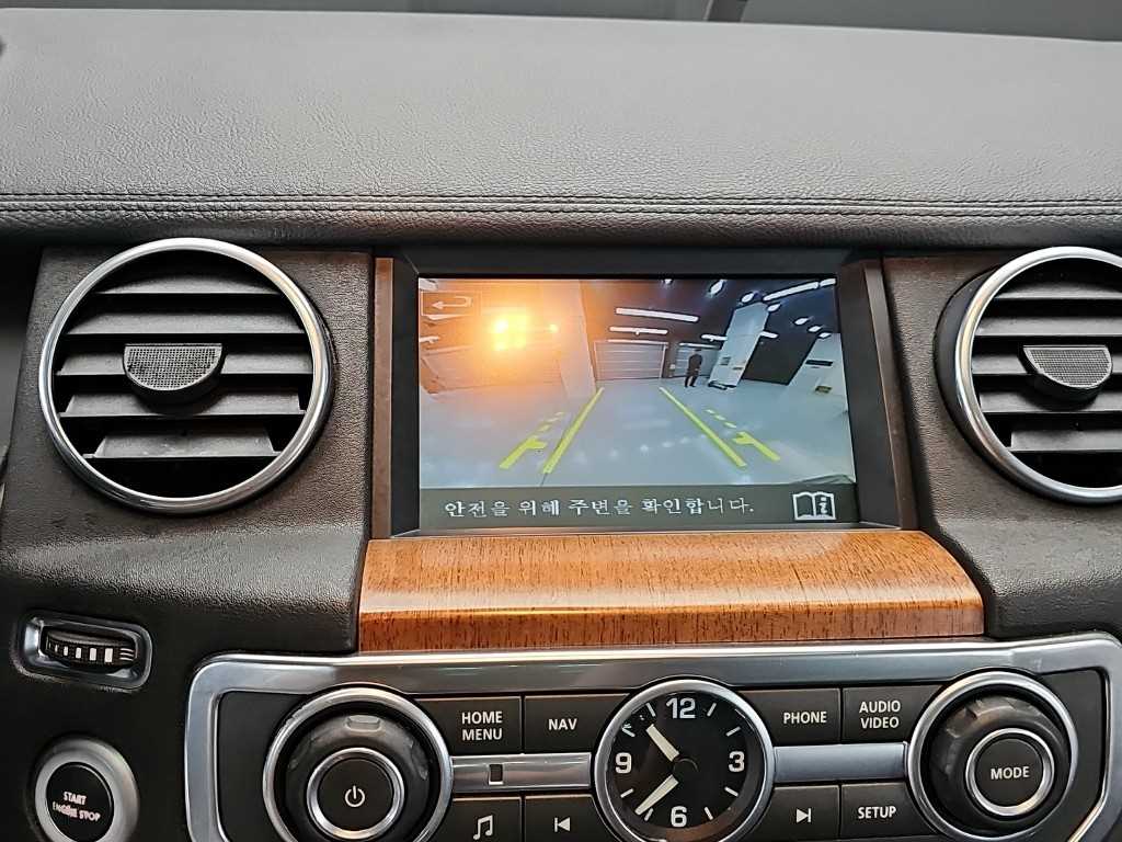 Land Rover Discovery — photo 16