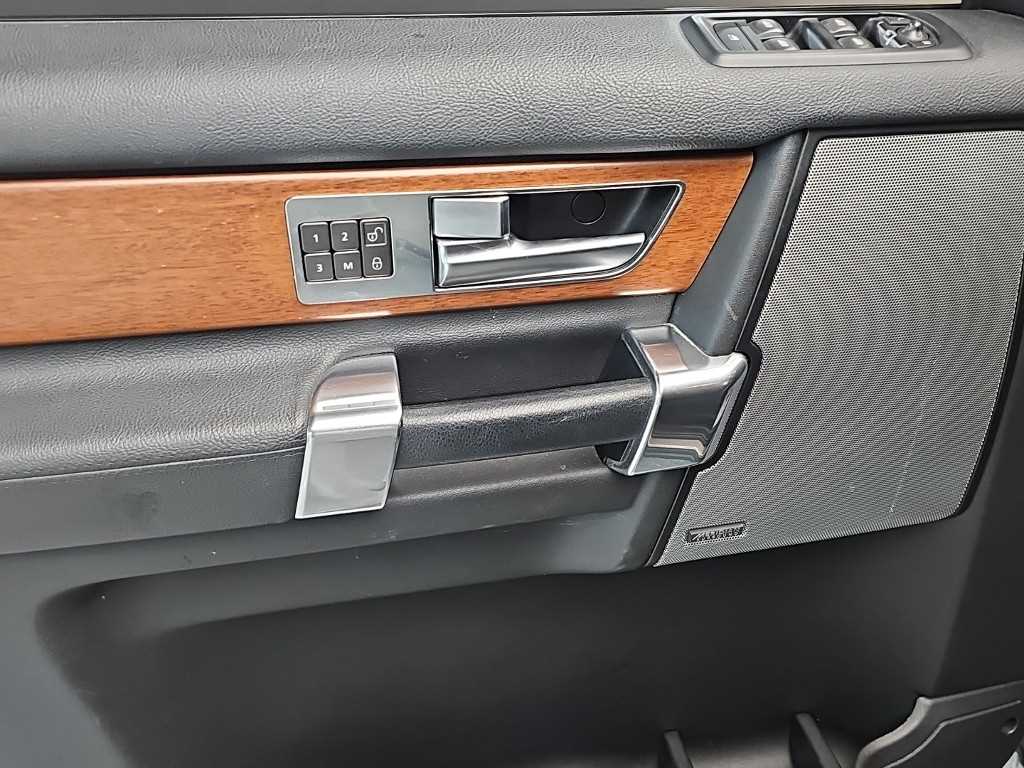 Land Rover Discovery — photo 17
