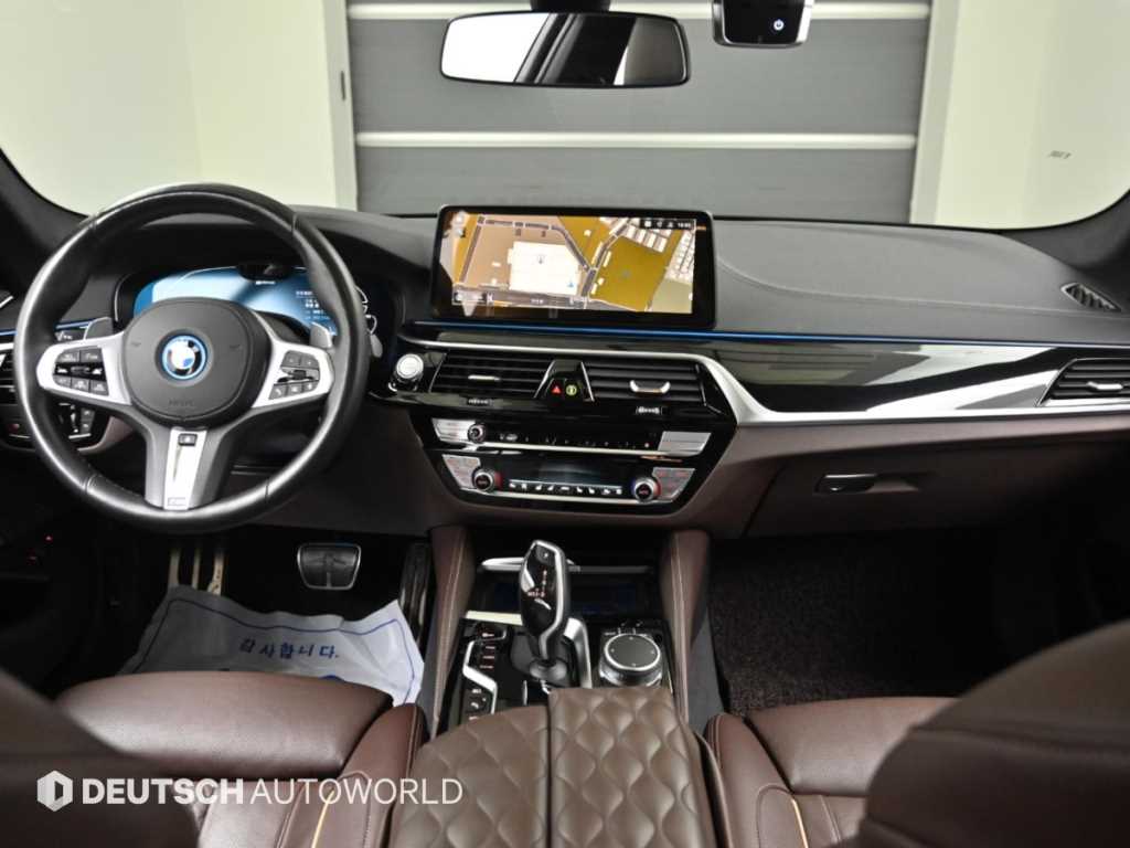 BMW 5-Series — photo 07