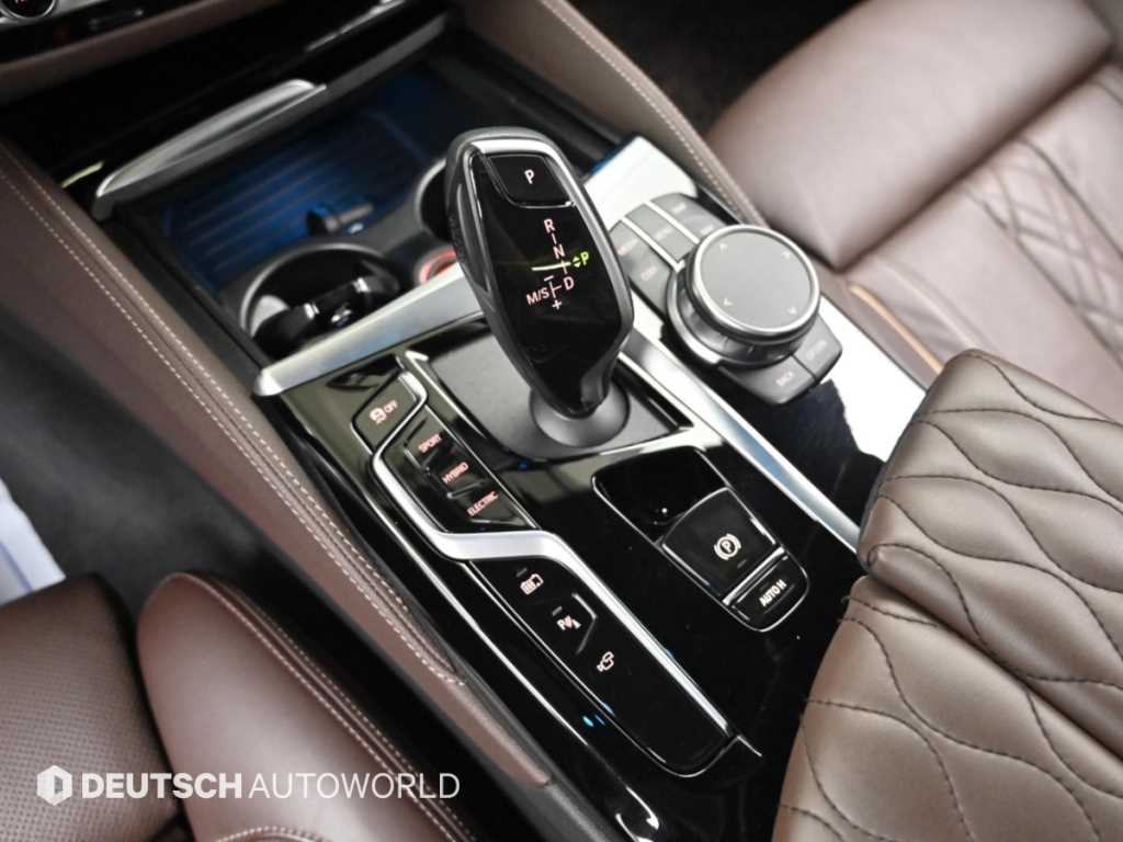 BMW 5-Series — photo 09