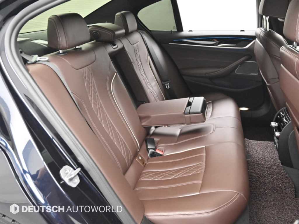 BMW 5-Series — photo 12
