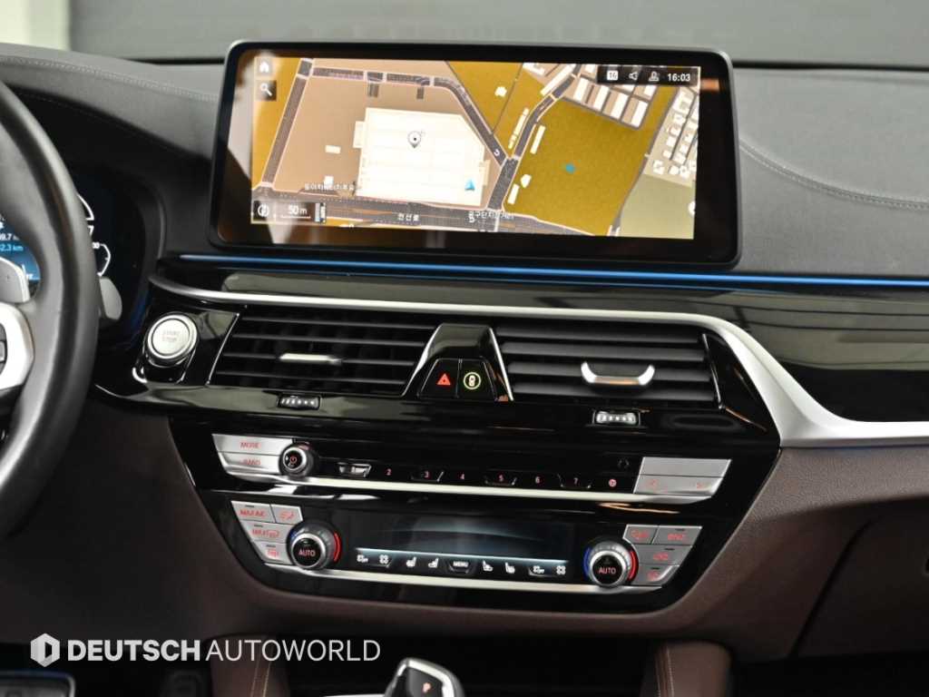 BMW 5-Series — photo 14