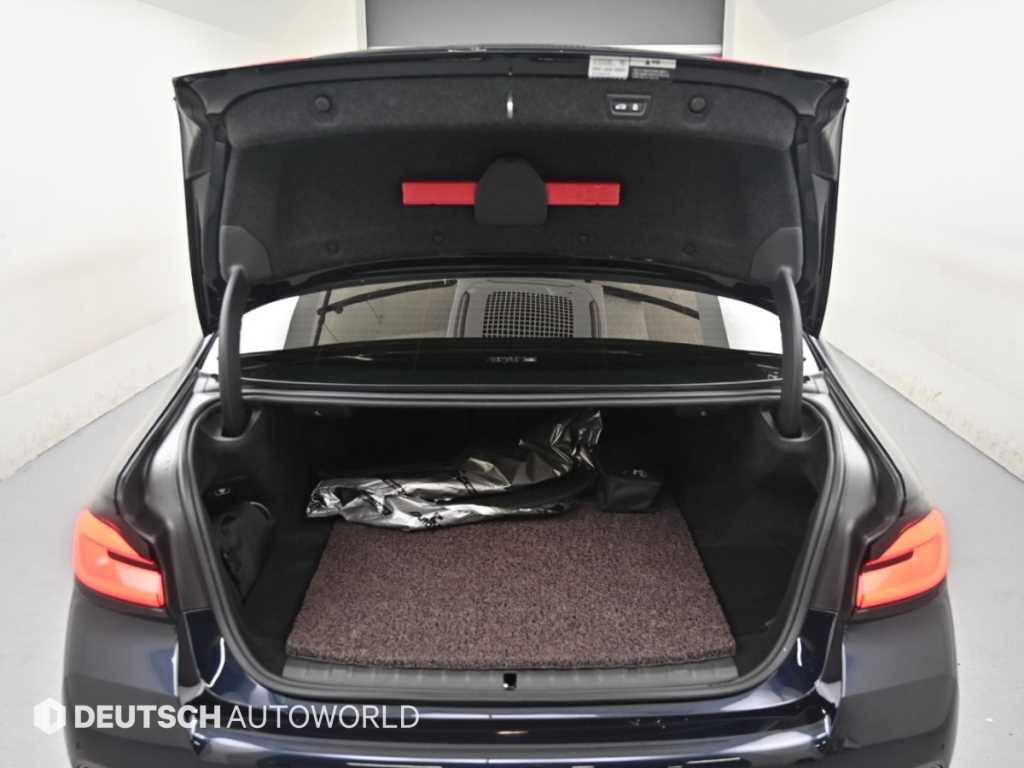 BMW 5-Series — photo 19