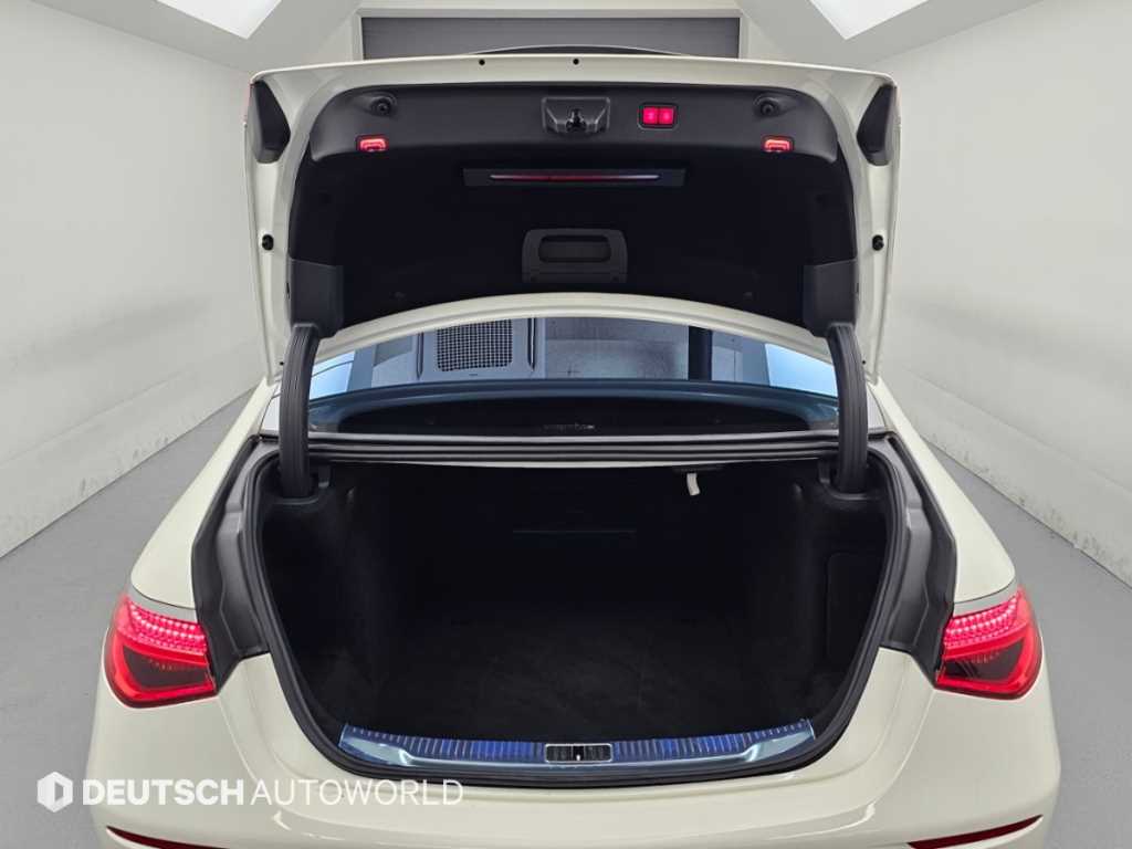 Mercedes-Benz S-Class — photo 19