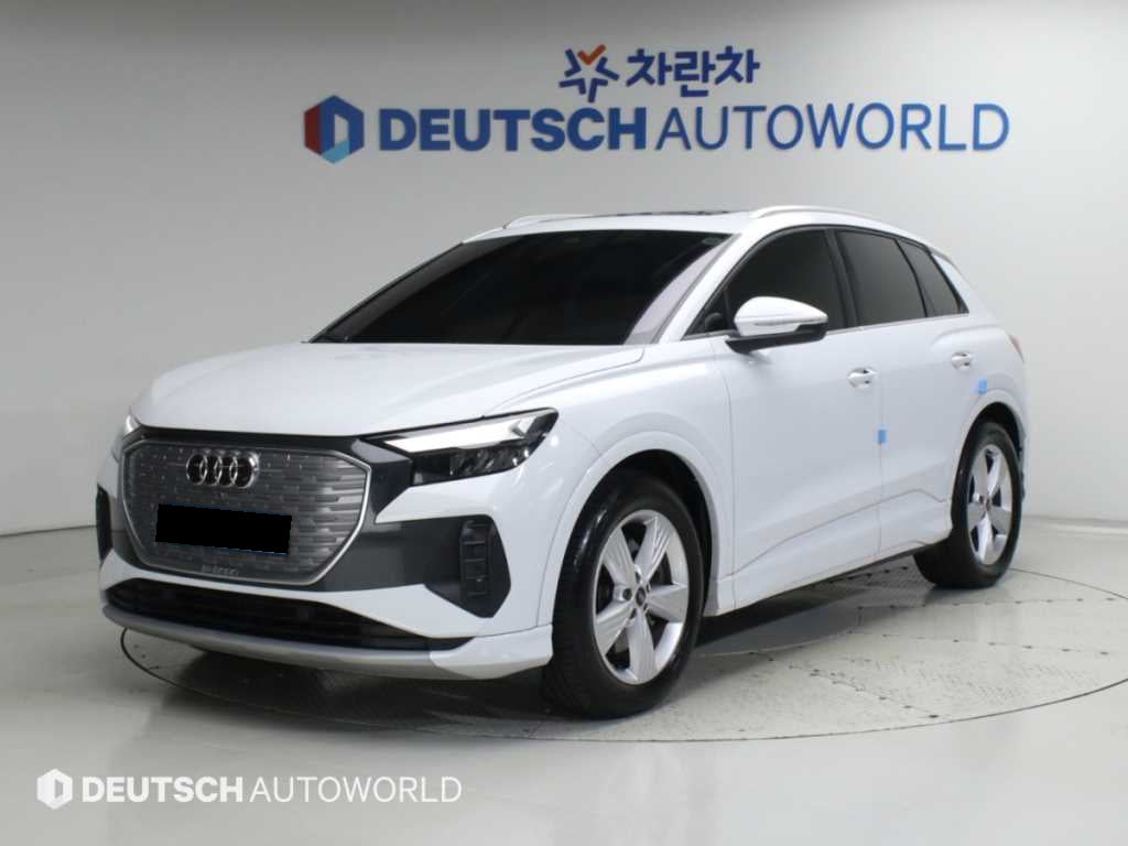 Audi Q4 e-tron — photo 01