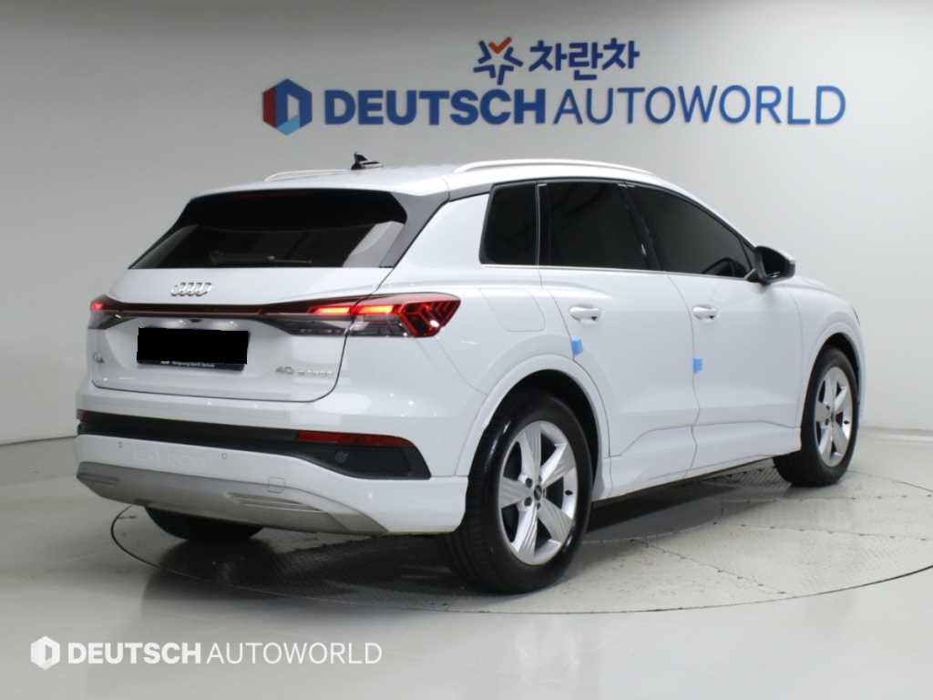 Audi Q4 e-tron — photo 02