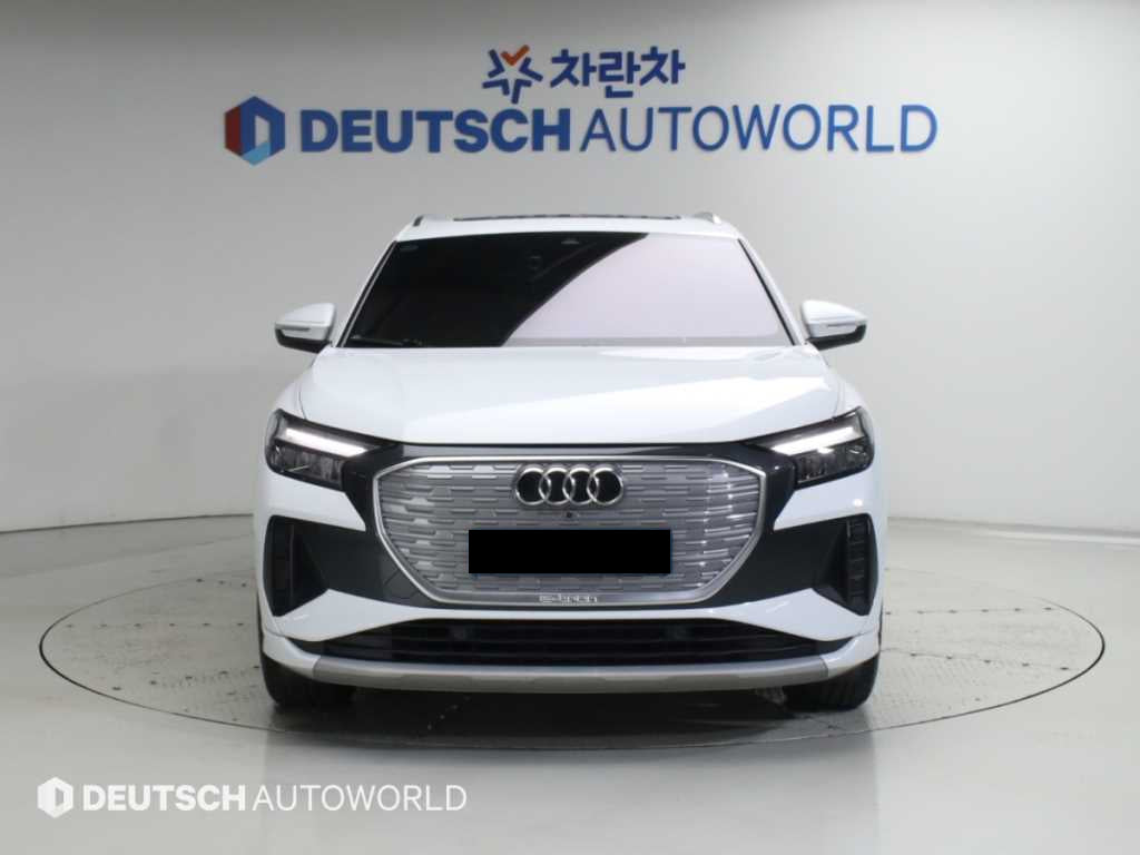 Audi Q4 e-tron — photo 03