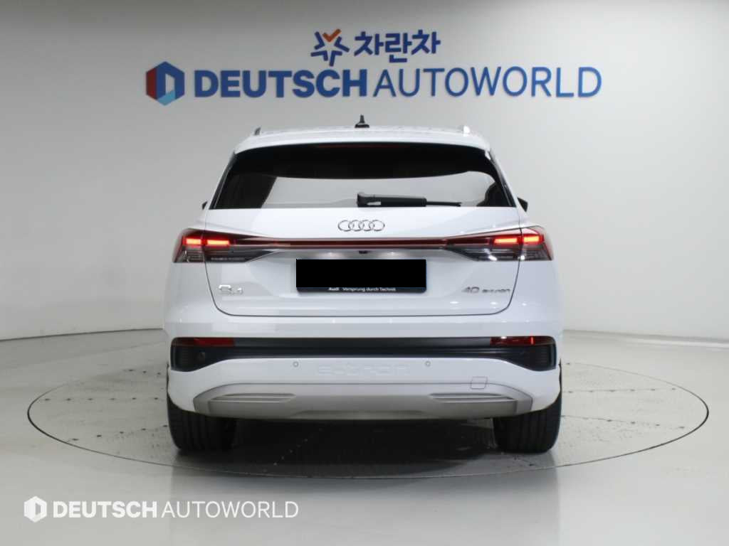 Audi Q4 e-tron — photo 04