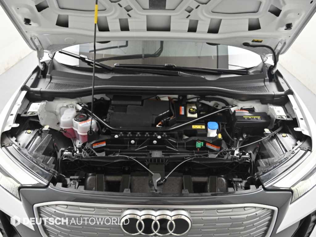 Audi Q4 e-tron — photo 06