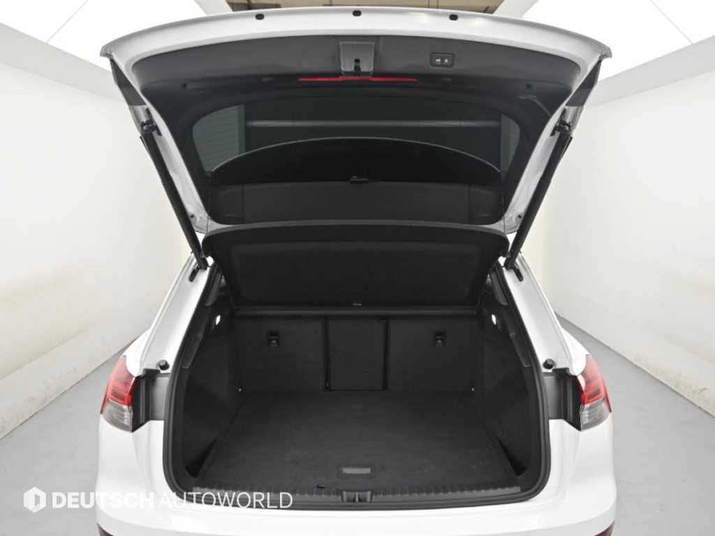 Audi Q4 e-tron — photo 19