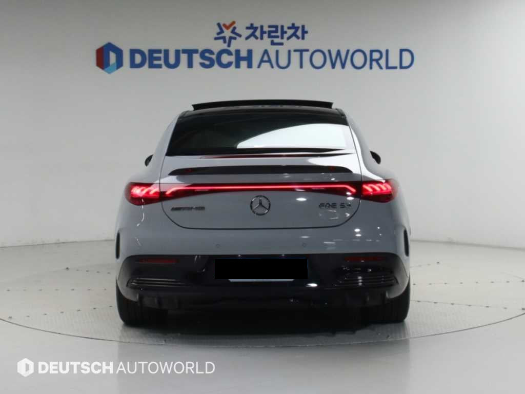 Mercedes-Benz EQE — photo 04