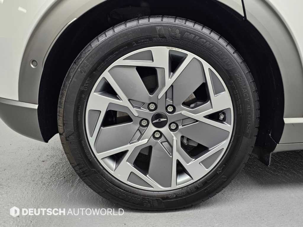 Genesis GV60 — photo 05