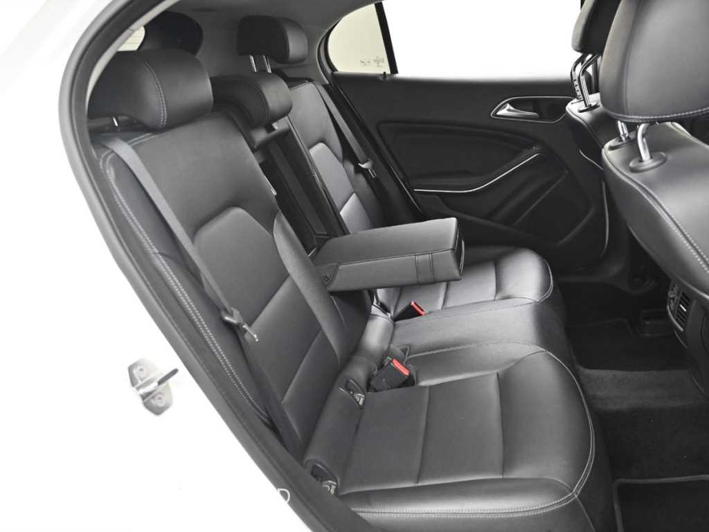 Mercedes-Benz GLA-Class — photo 12