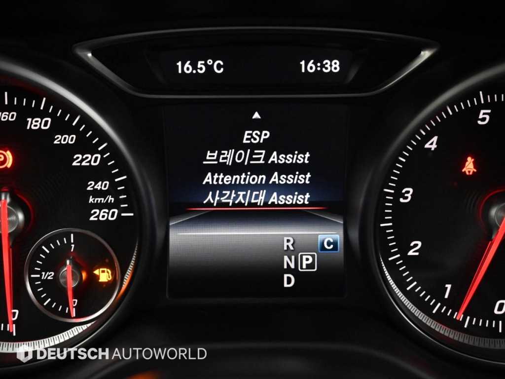 Mercedes-Benz GLA-Class — photo 16