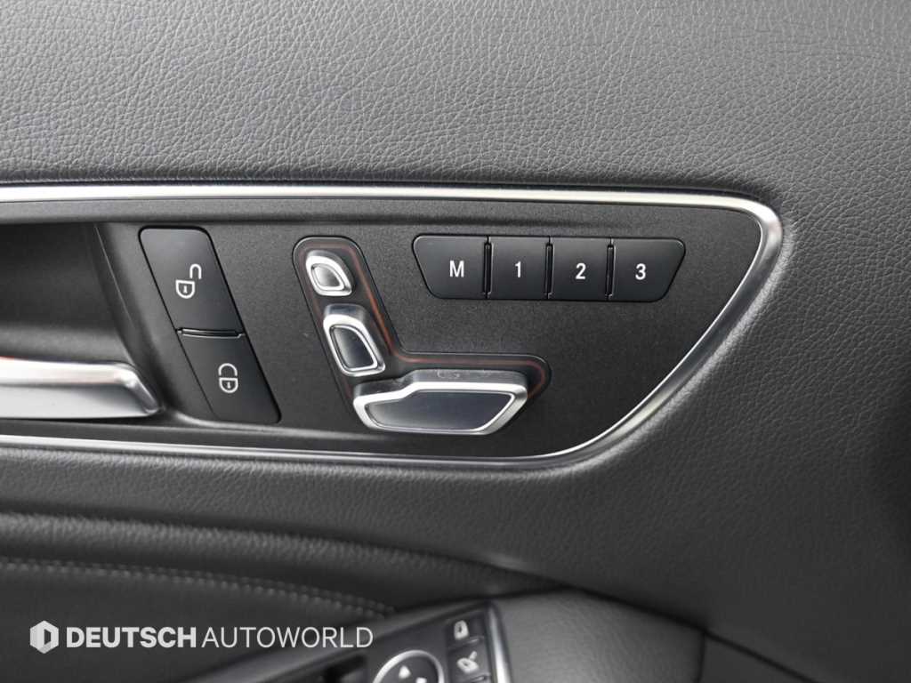 Mercedes-Benz GLA-Class — photo 17