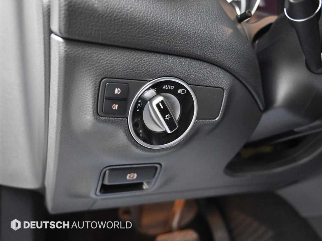 Mercedes-Benz GLA-Class — photo 18