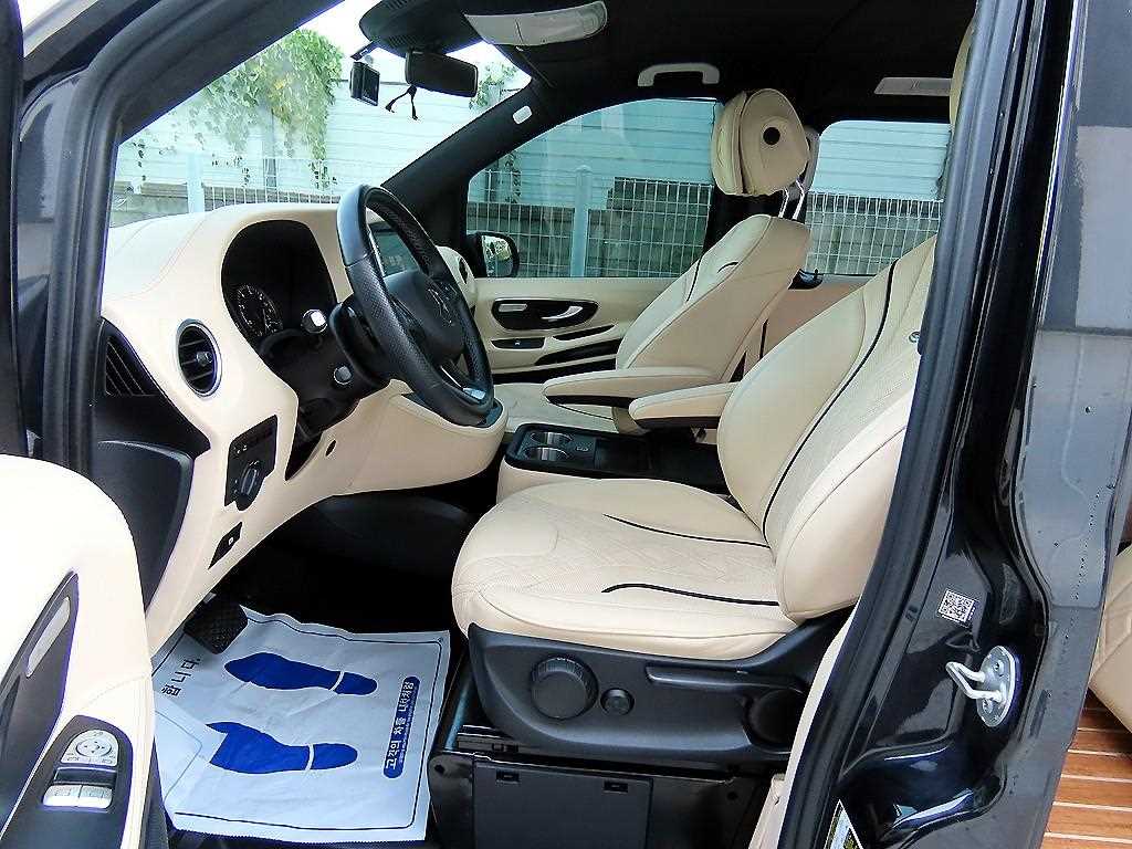 Mercedes-Benz V-Class — photo 06