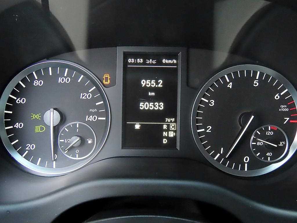 Mercedes-Benz V-Class — photo 11