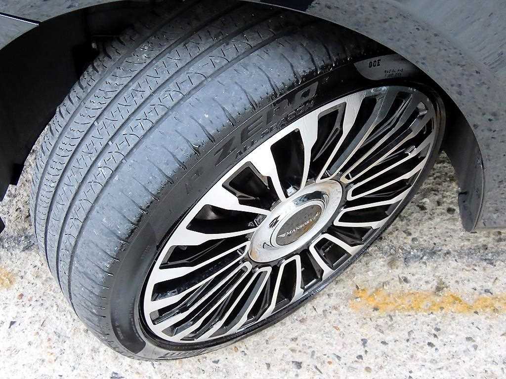 Mercedes-Benz V-Class — photo 19