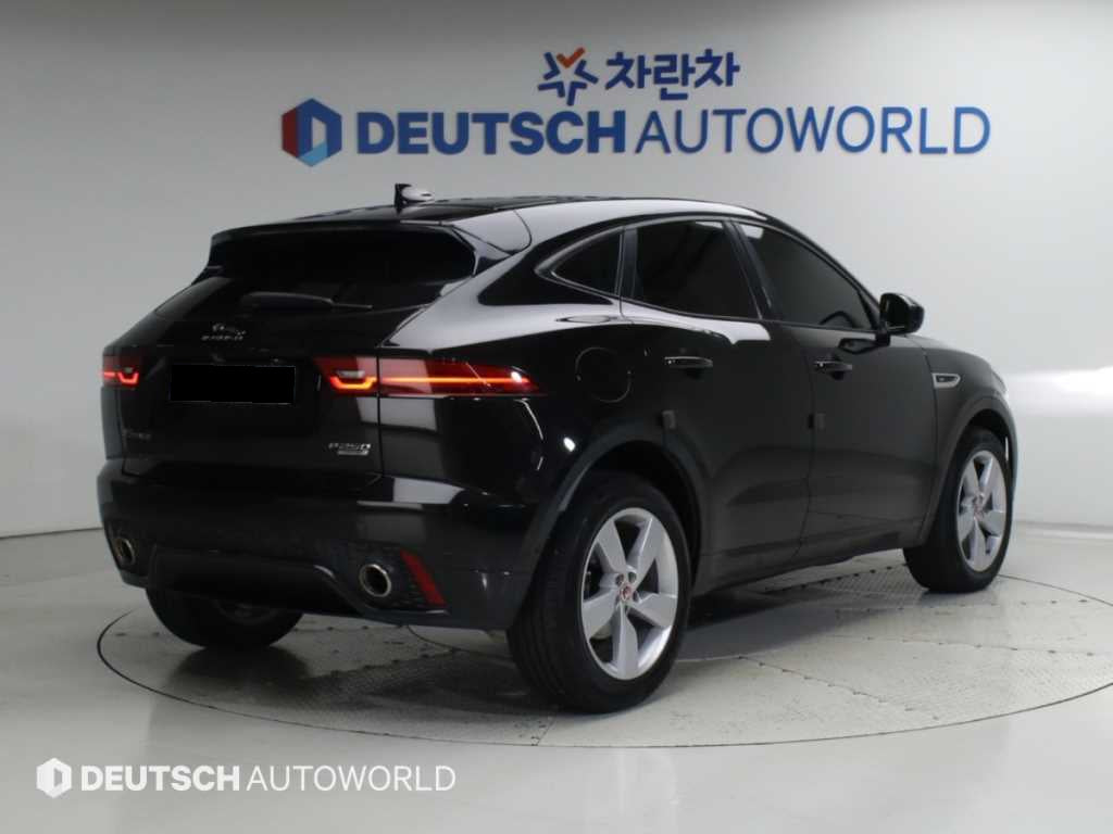 Jaguar E-PACE — photo 02