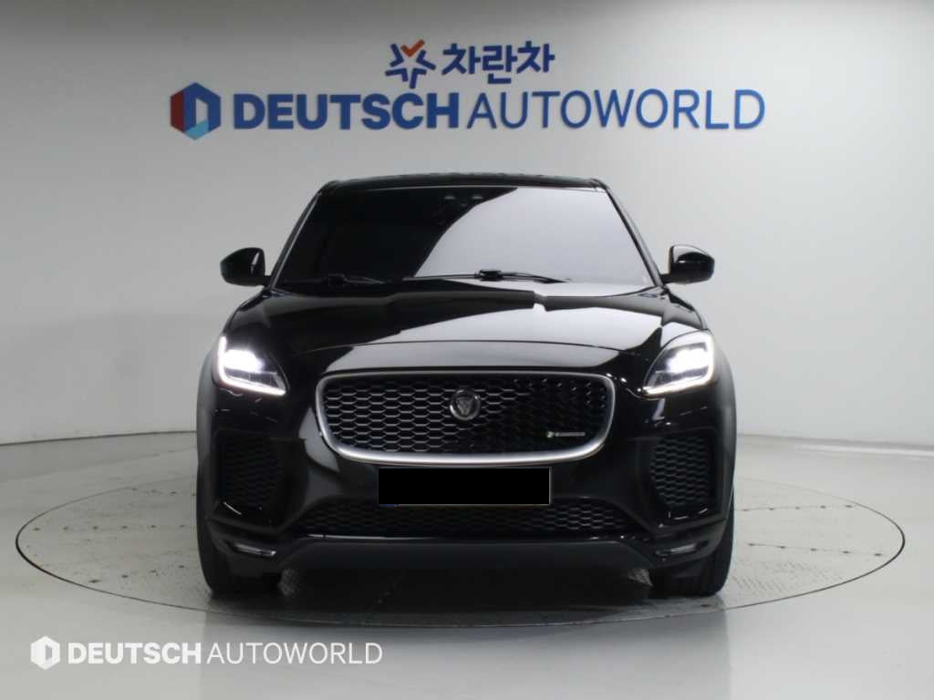 Jaguar E-PACE — photo 03