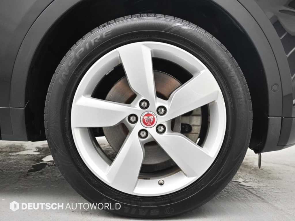 Jaguar E-PACE — photo 05