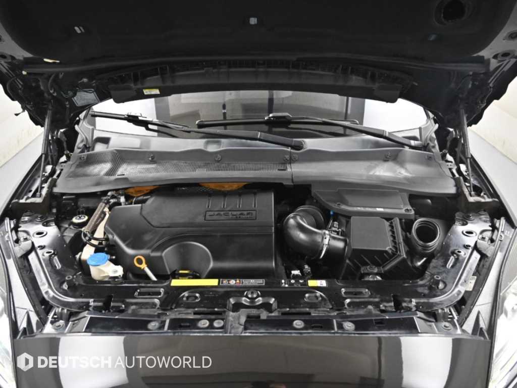 Jaguar E-PACE — photo 06